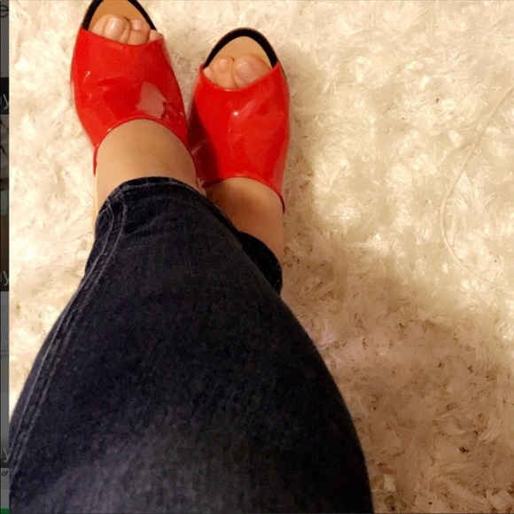 Giuseppe
Zanotti red pumps - Picture 3 of 4